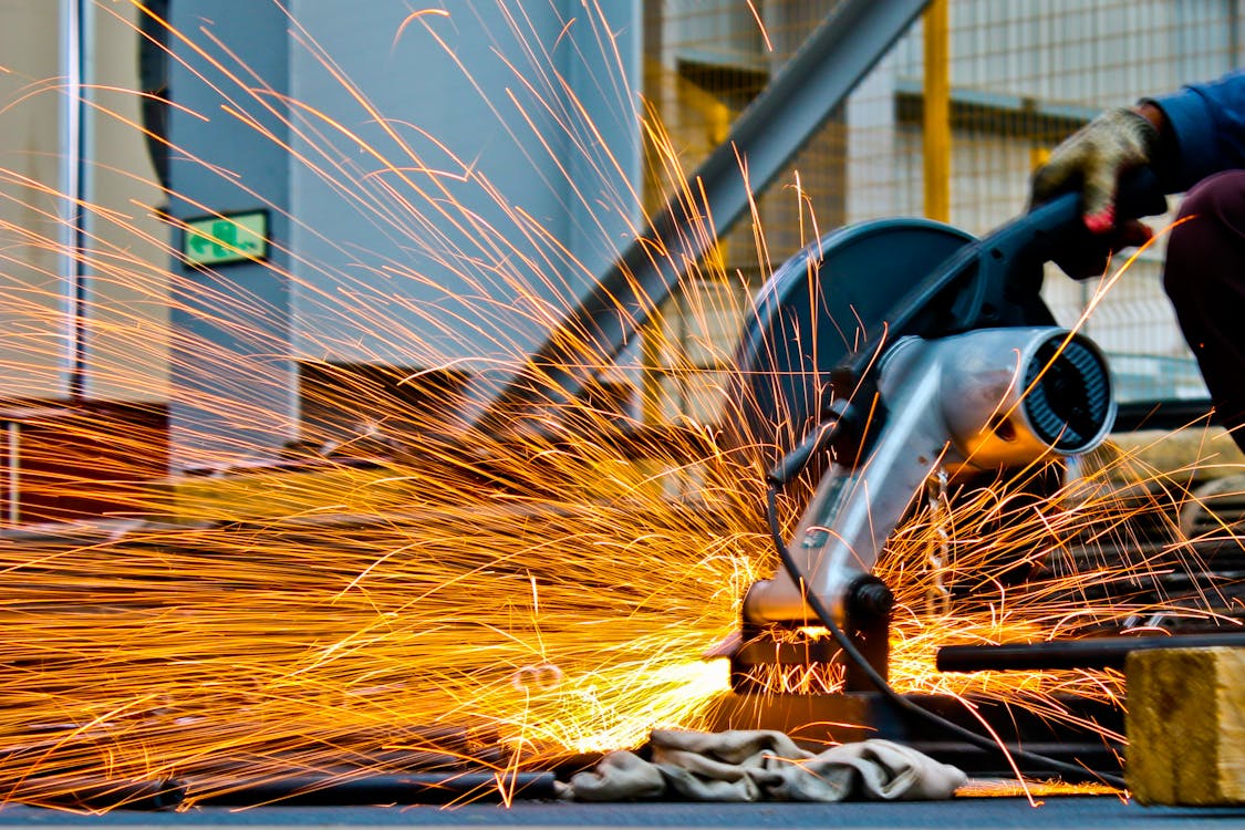 Free Afkortzaag Metaal Met Vonken Snijden Stock Photo