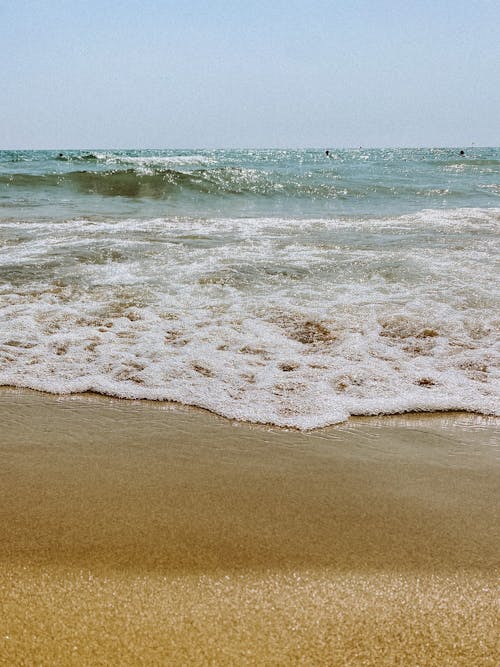 Darmowe zdjęcie z galerii z fale, pionowy strzał, plaża