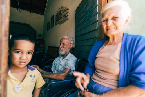 aile, anneanne, beraber içeren Ücretsiz stok fotoğraf