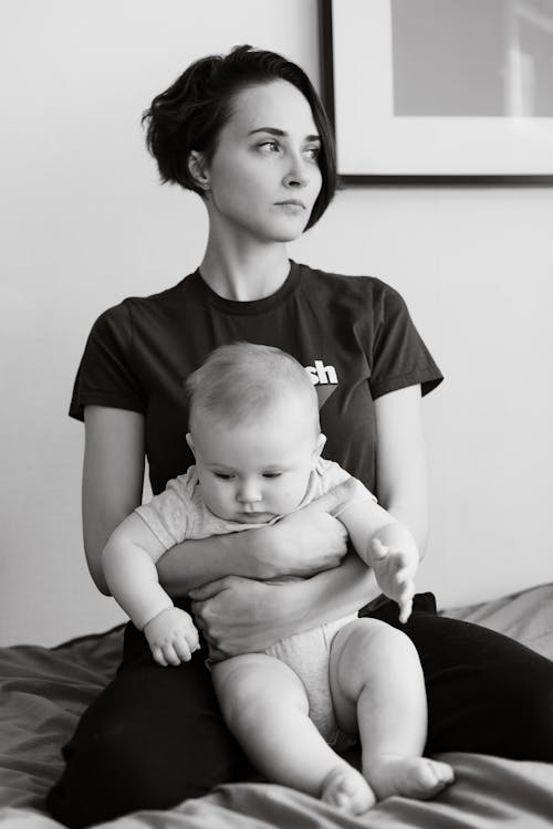 Základová fotografie zdarma na téma černobílý, dítě, matka