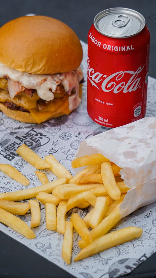 Ilmainen kuvapankkikuva tunnisteilla ateria, burgeri, coca cola