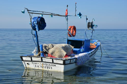 Foto d'estoc gratuïta de amarrat, barca de pesca, blau