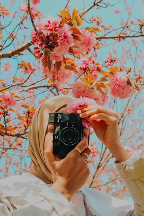 Gratis stockfoto met camera, foto nemen, hijab