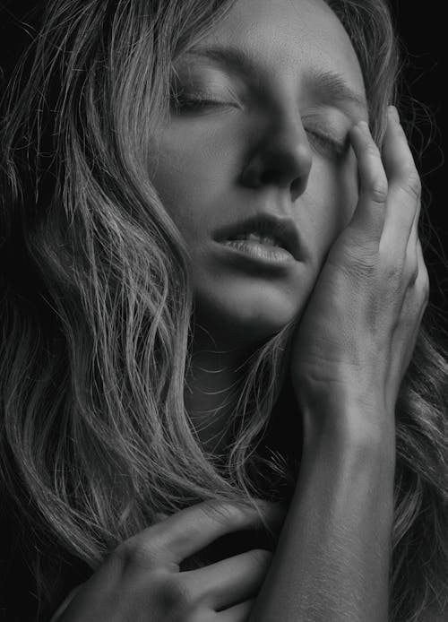 Free Black and White Photo of Woman with Her Eyes Closed Stock Photo