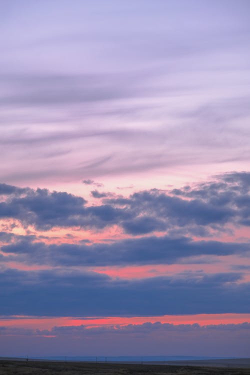 akşam, bulut görünümü, dikey atış içeren Ücretsiz stok fotoğraf