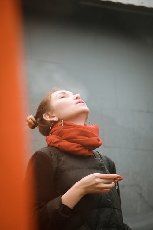 Imagine de stoc gratuită din femeie, fotografiere verticală, fumător