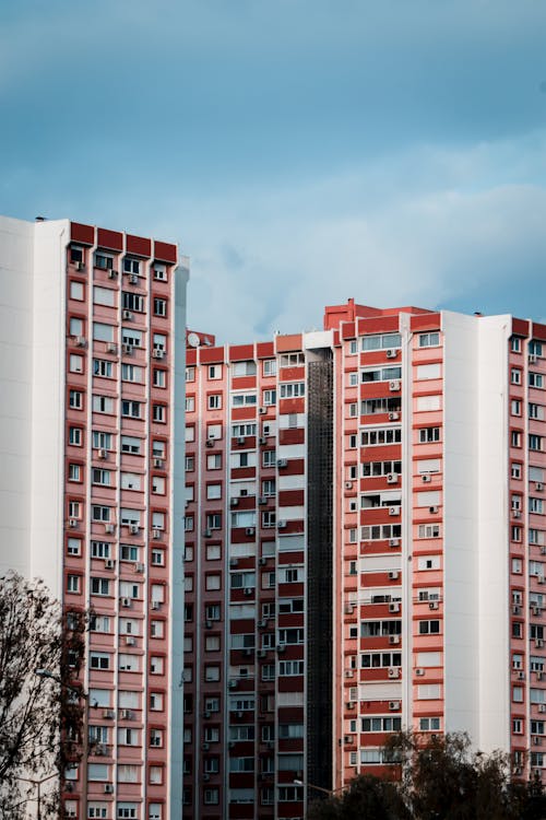Gratis stockfoto met appartementen, architectuur, blauwe lucht