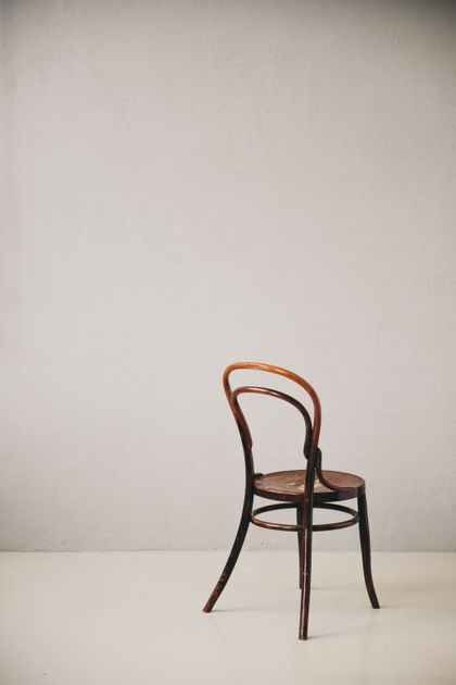 Plain wooden chair, photo by Lisett Kruusimae on Pexels