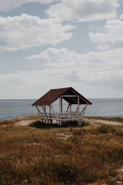 Foto profissional grátis de à beira-mar, assentos, coreto