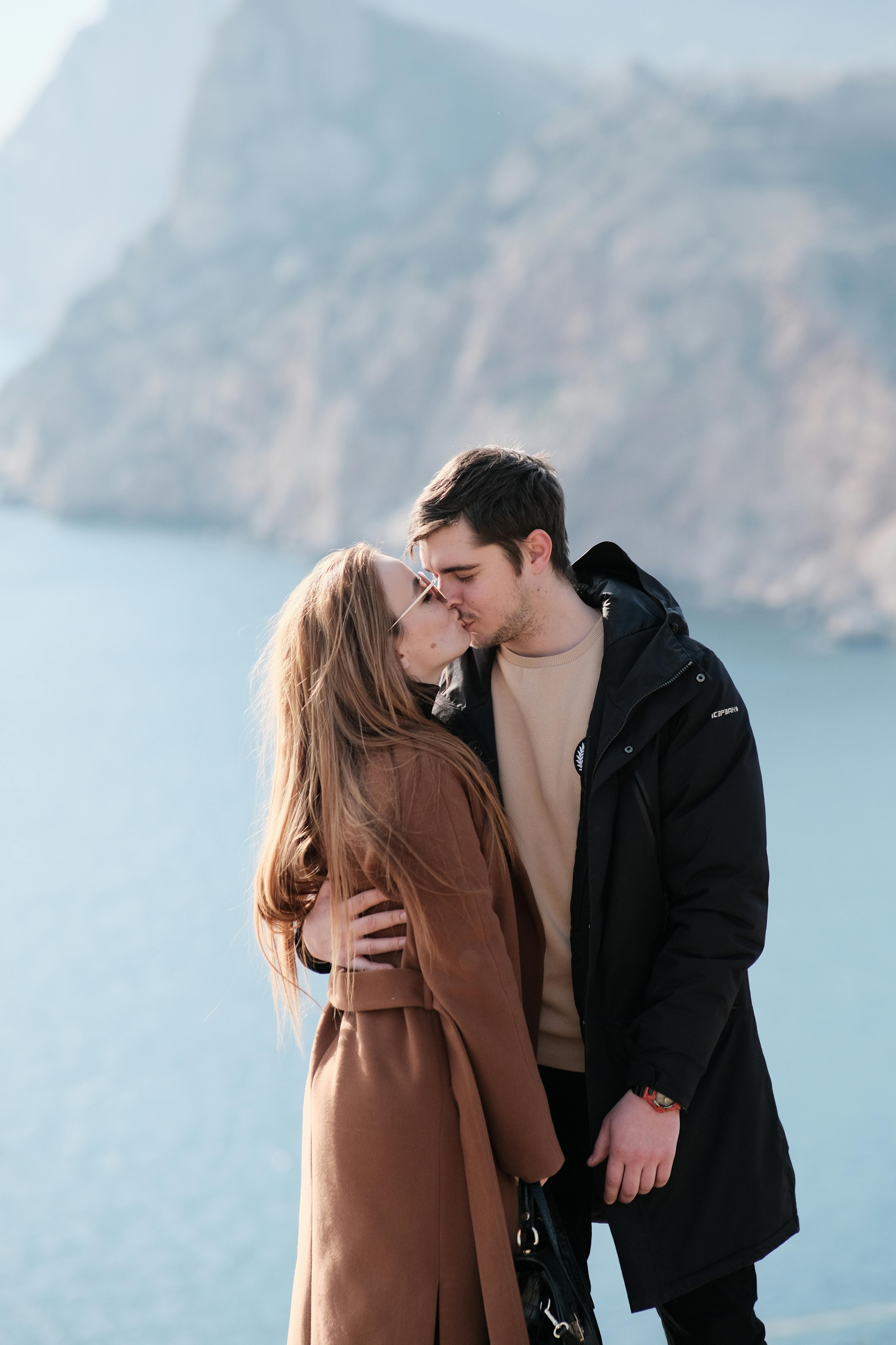 How does a narcissist view love?