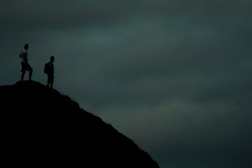 Fotos de stock gratuitas de 2 personas, alpinismo, cielo impresionante