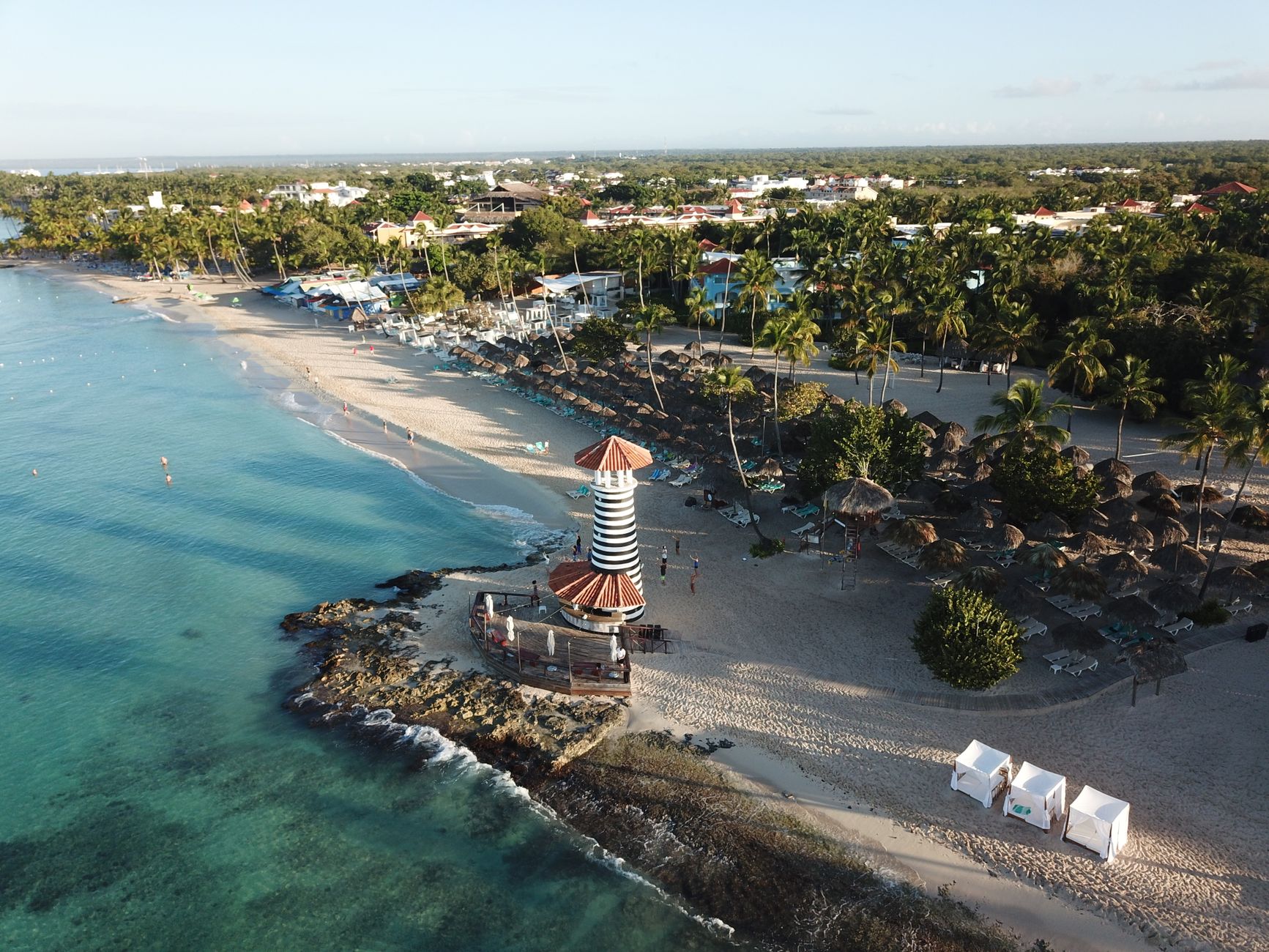 Toerist overleden en 1700 geëvacueerd bij brand in Dominicaans resort