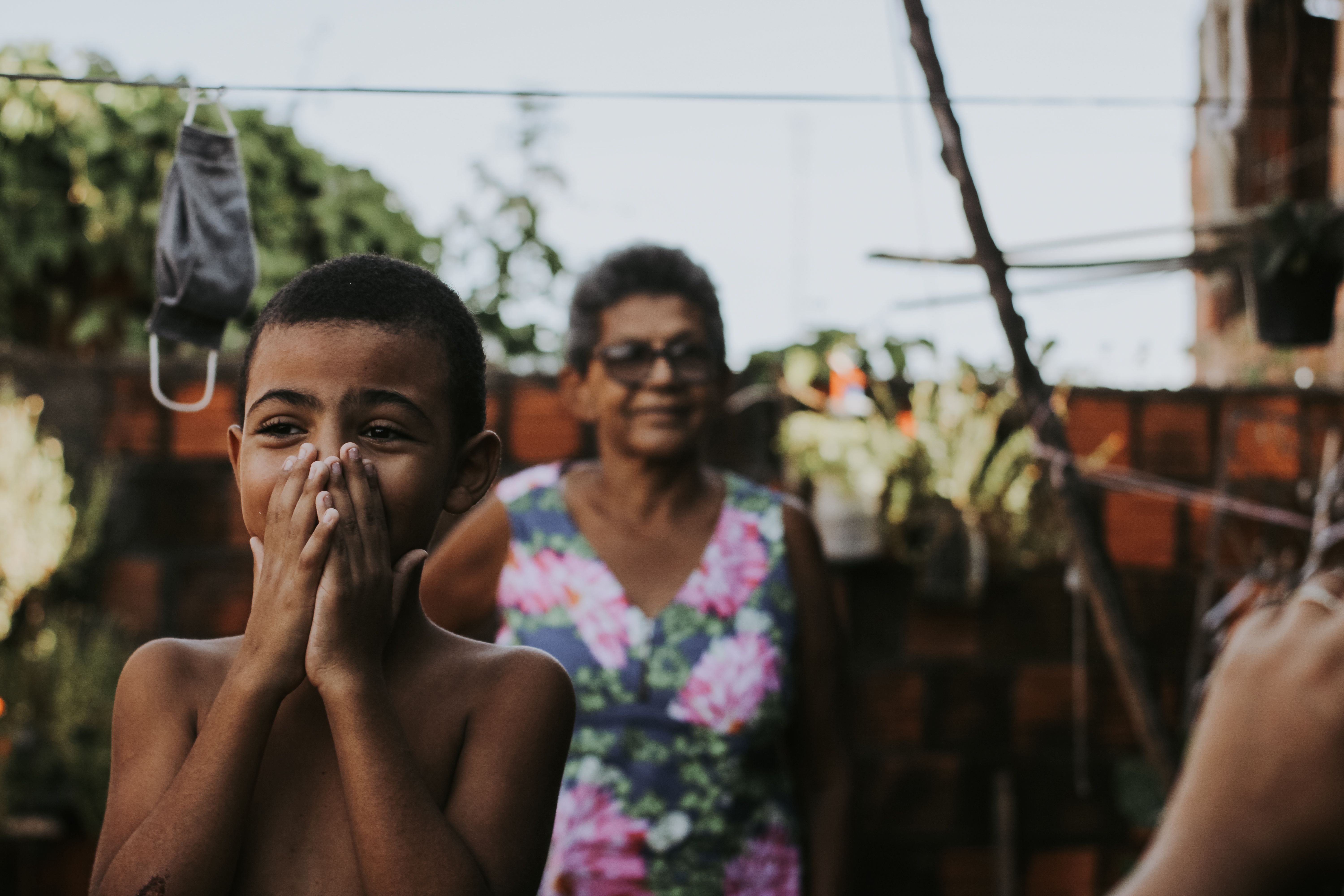 Crianças são encontradas sozinhas em casa no Paraná