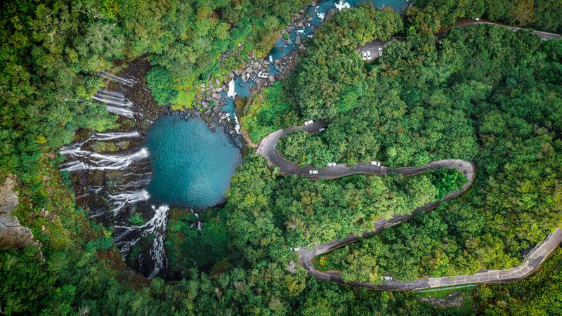 Cascades en pleine forêt tropicale, La Réunion