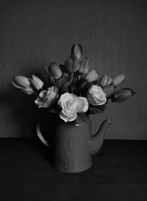 Free Foto profissional grátis de arranjo de flores, escala de cinza, fechar-se Stock Photo