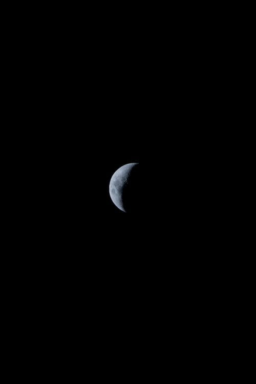 Free Crescent Moon on Dark Sky Stock Photo