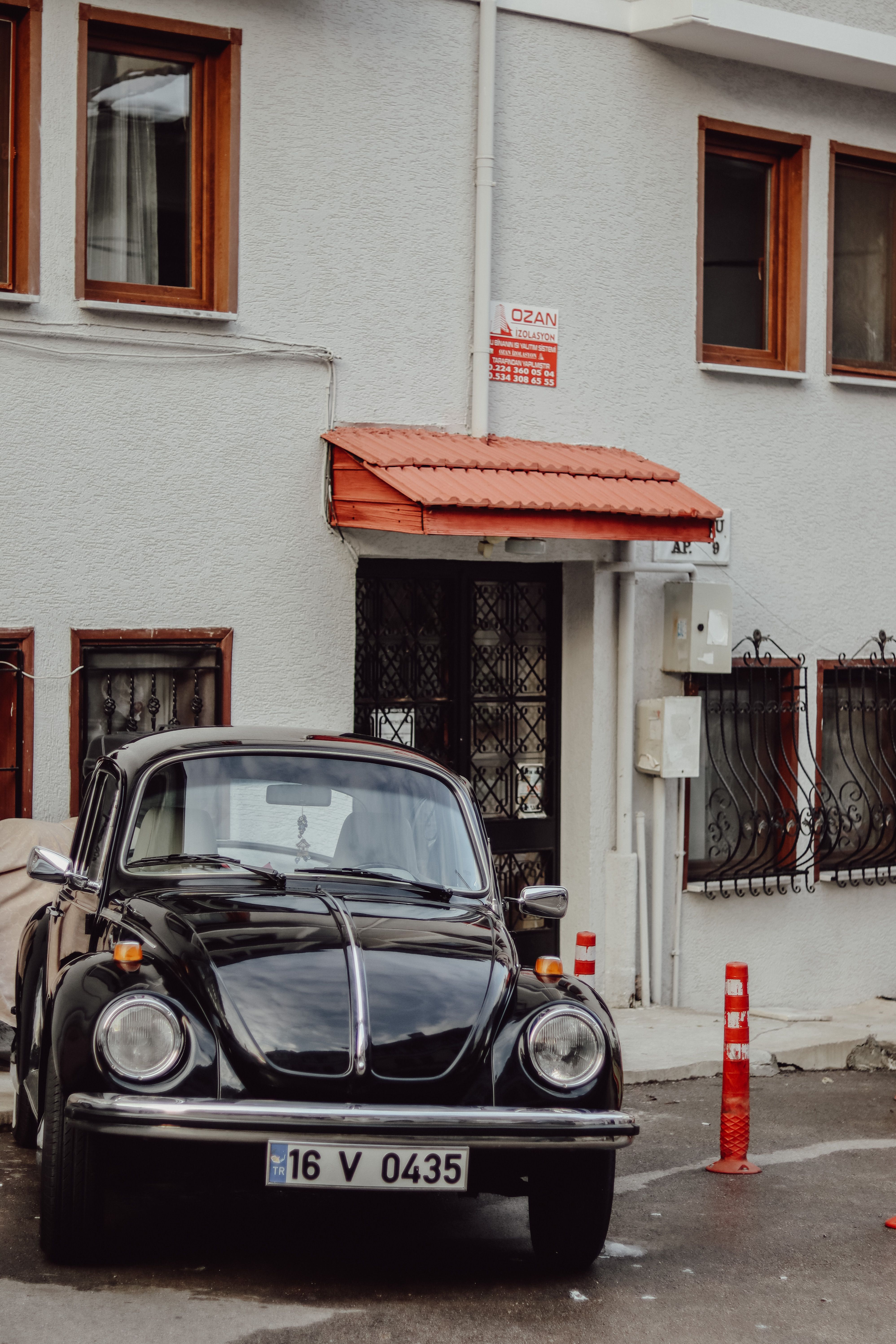 Black Classic Car Park in Front of a Building · Free Stock Photo