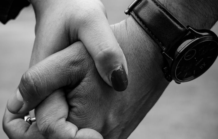 Online dating: starting a conversation on a niche platform