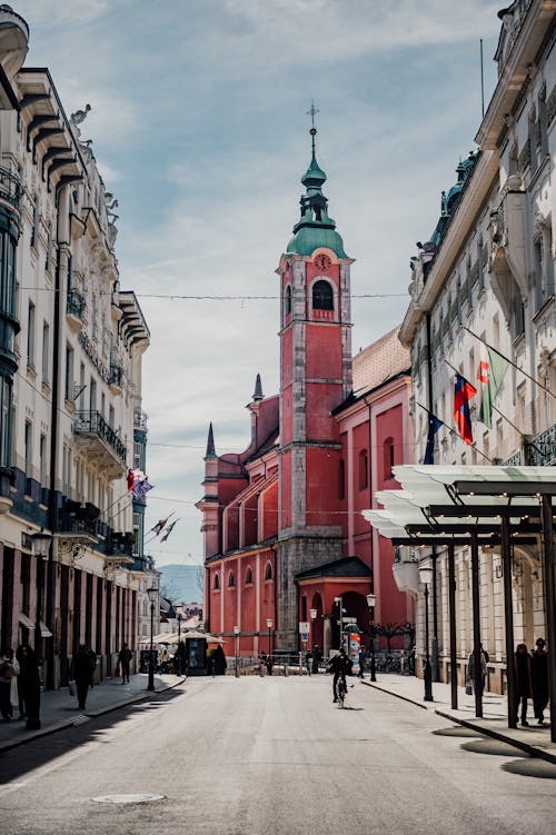 Foto profissional grátis de capela, cidade, edifícios