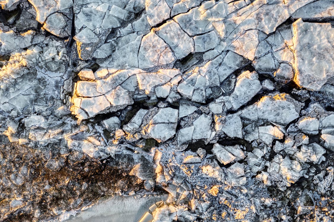 Broken Rock Formations · Free Stock Photo