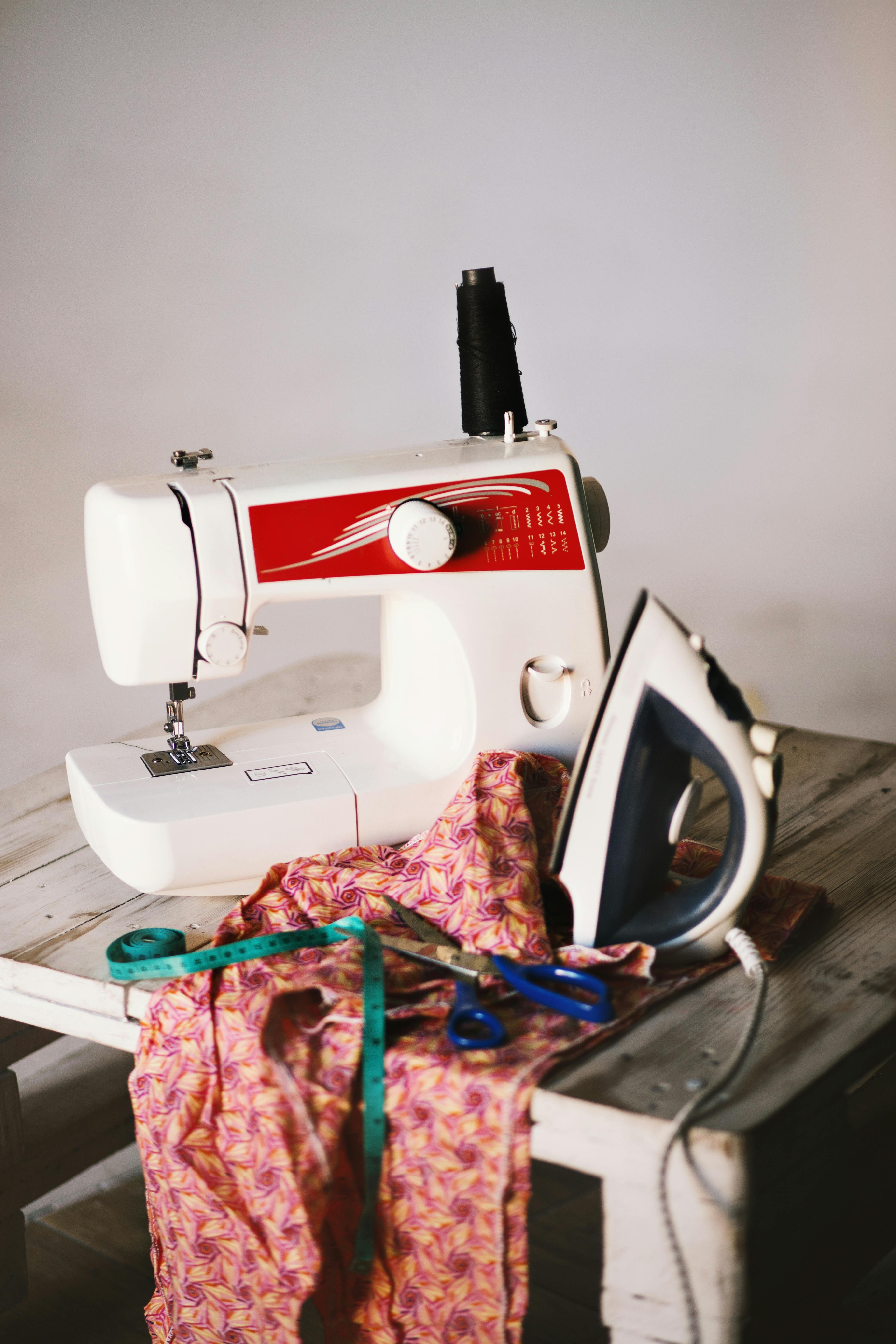 Sewing Machine Photos, Download The BEST Free Sewing Machine Stock Photos &  HD Images