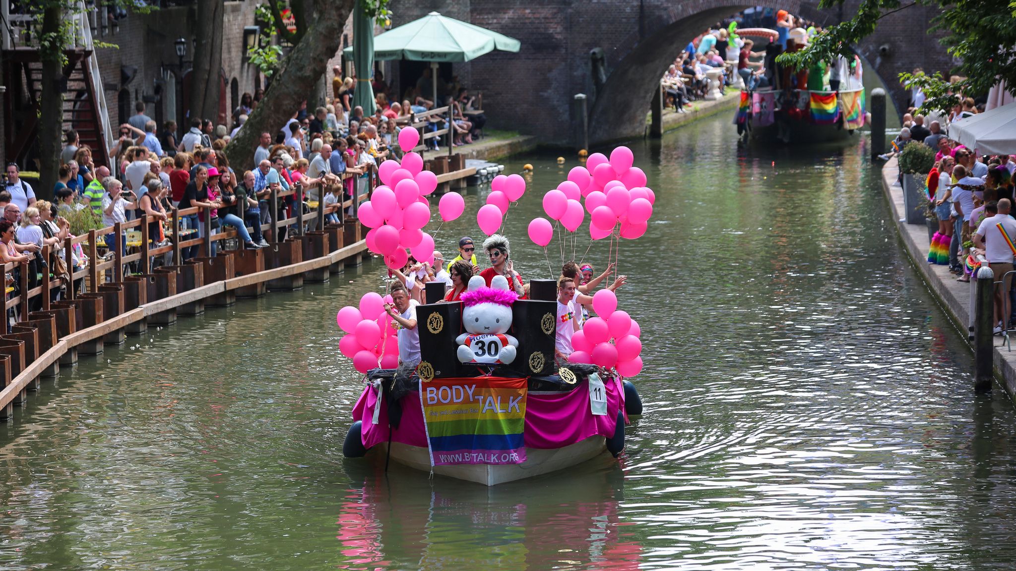 Oranjestraat geopend met veel emotie