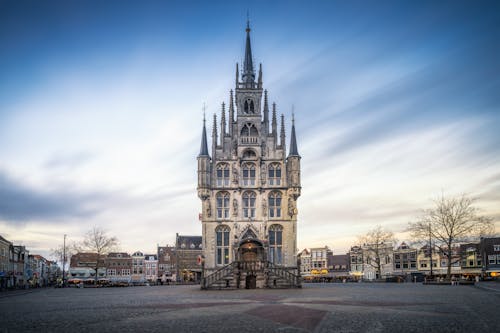 Gratis stockfoto met architectuurontwerp, blauwe lucht, eeuws stadhuis