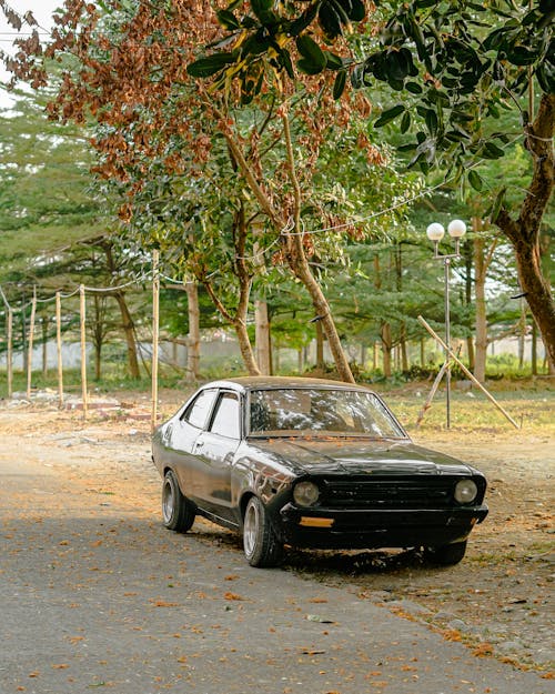 Δωρεάν στοκ φωτογραφιών με μαύρο αυτοκίνητο, όχημα, σταθμευμένος