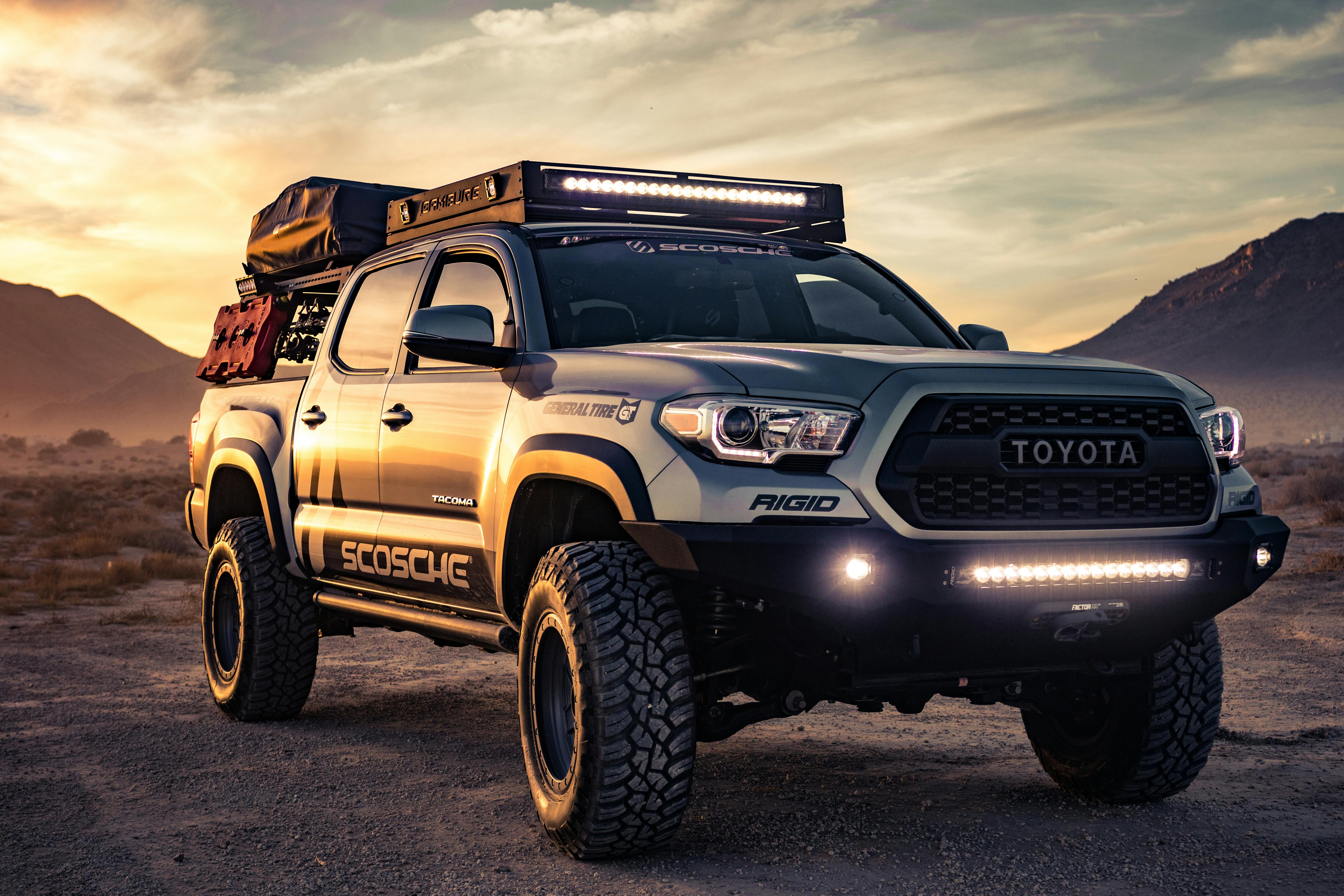 A black Toyota 4-door truck. | Photo: Pexels