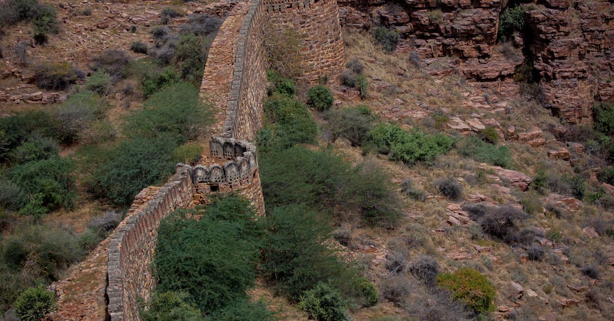 Aerial View Of Gandikota Fort Ruins Jaipur India Free Stock Photo aerial-view-of-gandikota-fort-ruins-jaipur-india-free-stock-photo