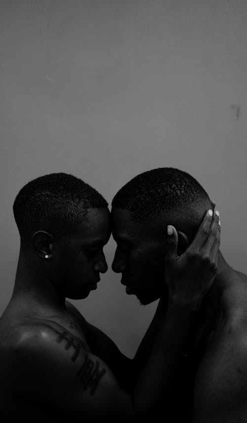 Základová fotografie zdarma na téma bez trička, černá, černoch