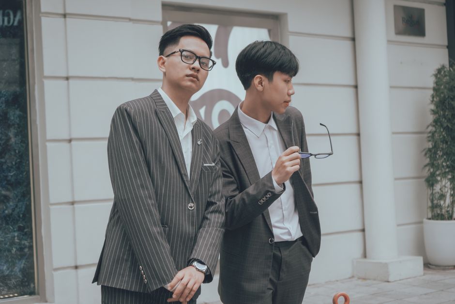 Suit Nhẹ Khí Hậu Nóng: Bí Quyết Đẳng Cấp Cho Quý Ông Việt