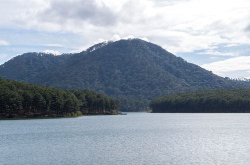 Free Captivating view of a mountain and lake surrounded by lush forests in Dalat, Vietnam. Stock Photo