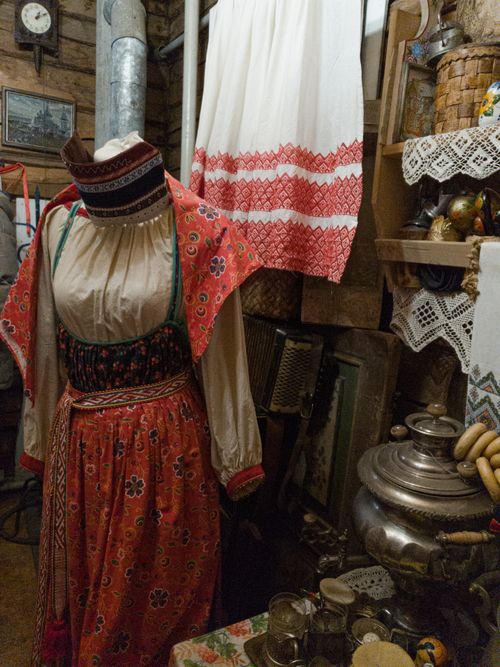 Free Rustic interior showcasing a dressed mannequin alongside traditional decor elements. Stock Photo