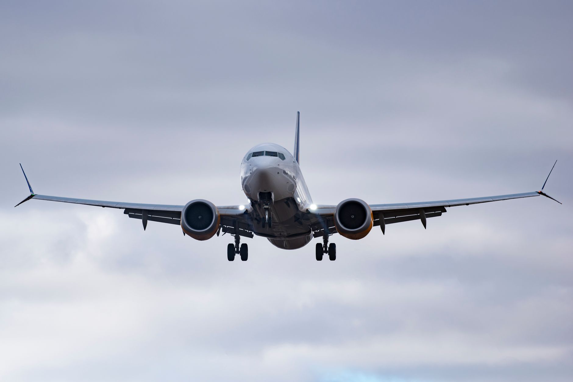 Tragédia na denverskom letisku: Lietadlo Frontier Airlines počas štartu zrazilo a zabilo muža