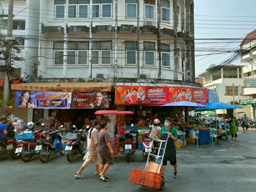 Fotobanka s bezplatnými fotkami na tému budovy, centrum mesta, chôdza