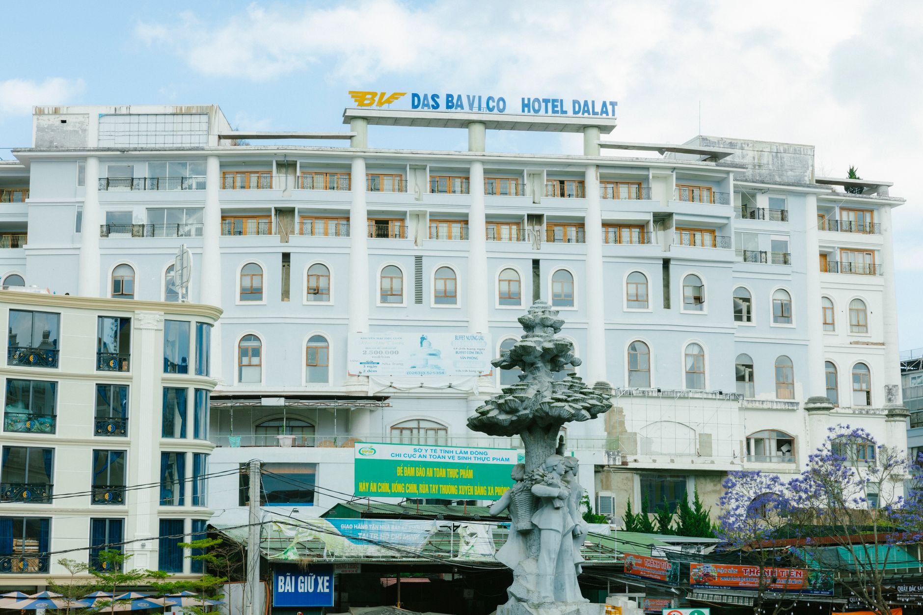 View of the Das Bavico Hotel facade in vibrant Thành phố Đà Lạt, Vietnam.