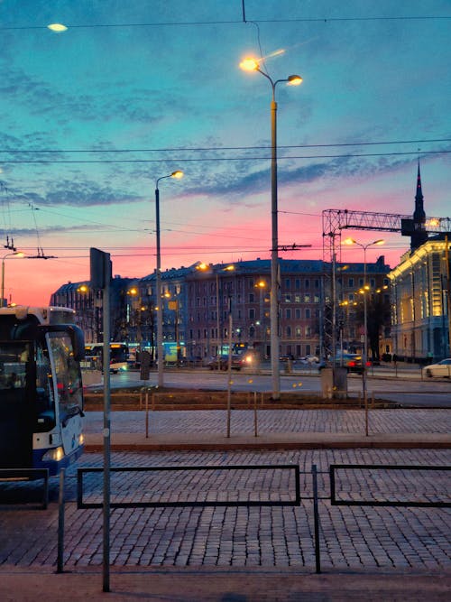 Foto stok gratis jalan-jalan kota, langit merah muda, malam yang kreatif
