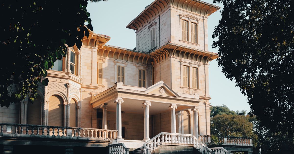 A beautifully preserved historic mansion in İzmir, Turkey, surrounded by lush greenery.