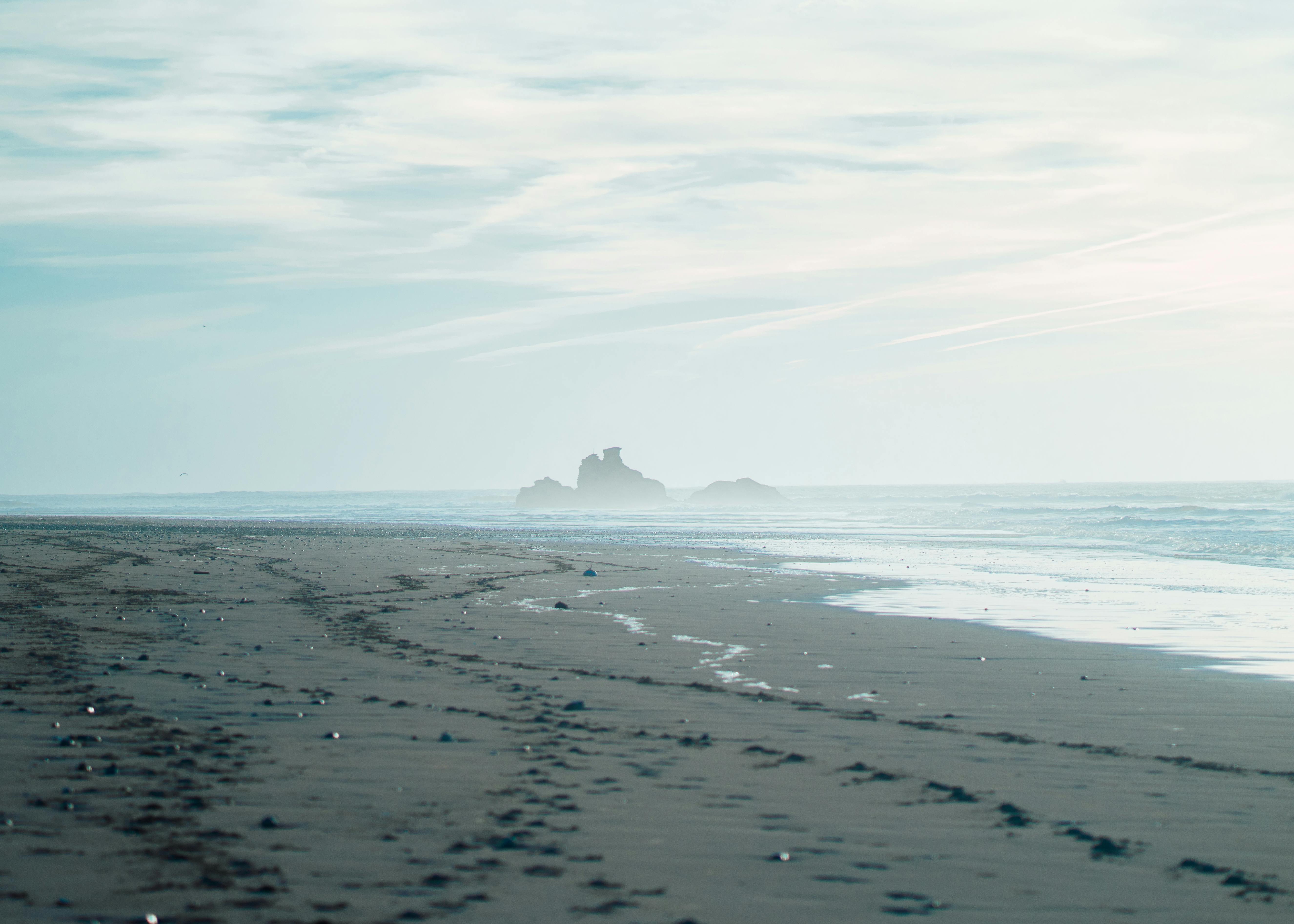 Footprints, beach, coast, sand, sea, HD phone wallpaper | Peakpx