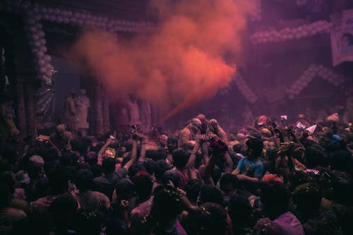 Fotobanka s bezplatnými fotkami na tému červený prášok, dav ľudí, festival