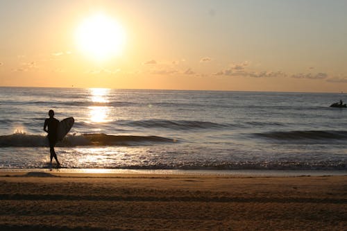 бесплатная Бесплатное стоковое фото с берег, восход, доска для серфинга Стоковое фото