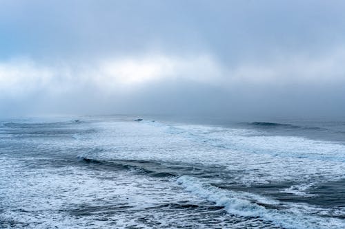 bulutlu, dalgalar, deniz içeren Ücretsiz stok fotoğraf