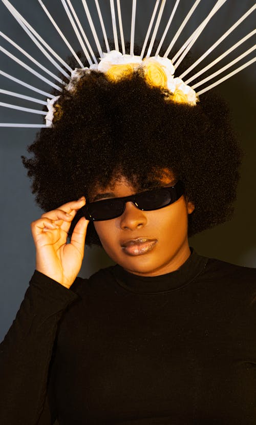 Δωρεάν στοκ φωτογραφιών με αφροαμερικάνα γυναίκα, γυαλιά ηλίου, κατακόρυφη λήψη