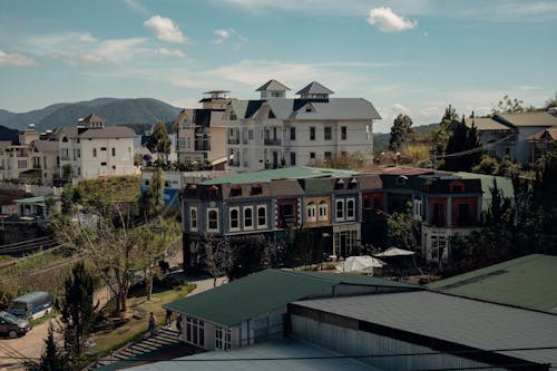 Бесплатное стоковое фото с городской пейзаж, деревья, здания