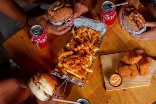 Imagine de stoc gratuită din bauturi nealcoolice, burger, cartofi prăjiți