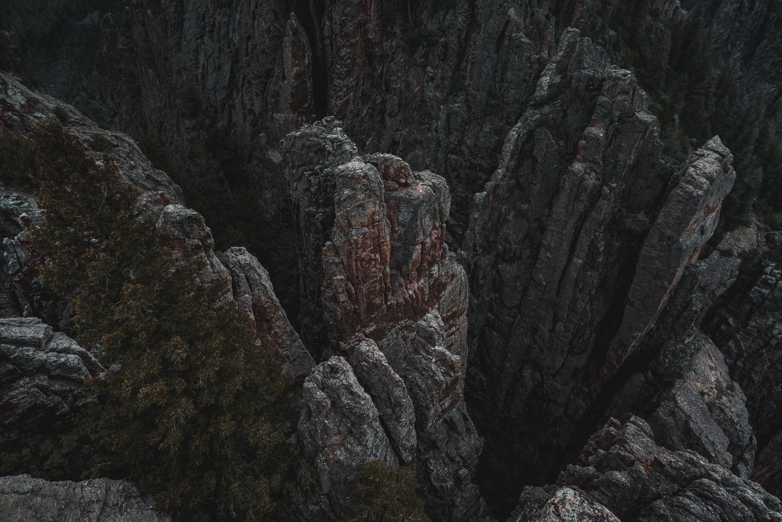 Aerial view of rugged rocky cliffs in Colorado — photo by Alfo Medeiros on Pexels