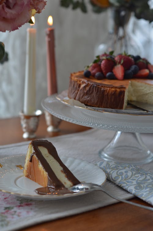 Základová fotografie zdarma na téma čokoláda, dort, dřevěný povrch