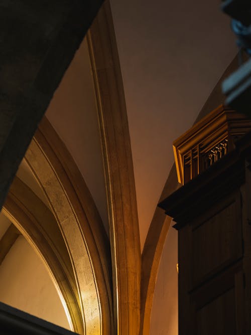 Fotos de stock gratuitas de arquitectura gótica, catedral, con poca luz