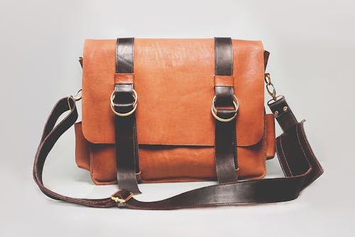 бесплатная оранжево черная кожаная сумка саквояж Стоковое фото
